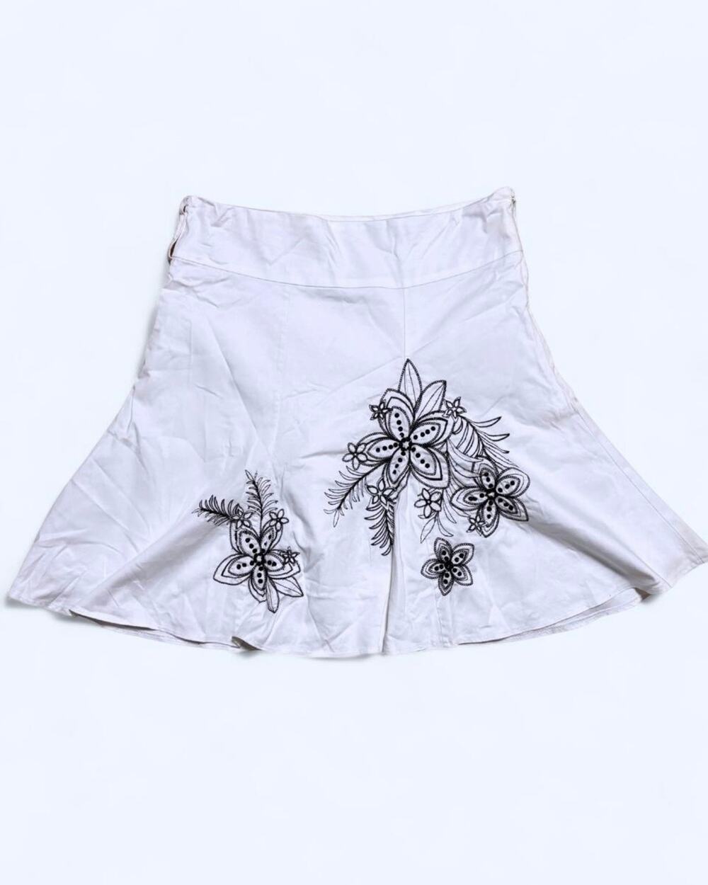 Vtg Y2K Jennifer Taylor White Black Floral Embroidery Beaded Flowy Mini Skirt